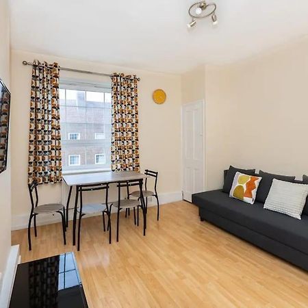 Tranquil 1Br In South Bank With Onsite Parking Apartment ลอนดอน ภายนอก รูปภาพ
