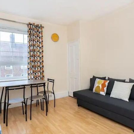 Tranquil 1Br In South Bank With Onsite Parking Apartment ลอนดอน ภายนอก รูปภาพ