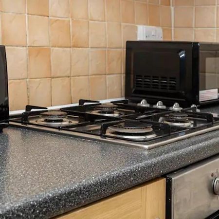 Tranquil 1Br In South Bank With Onsite Parking Apartment ลอนดอน ภายนอก รูปภาพ