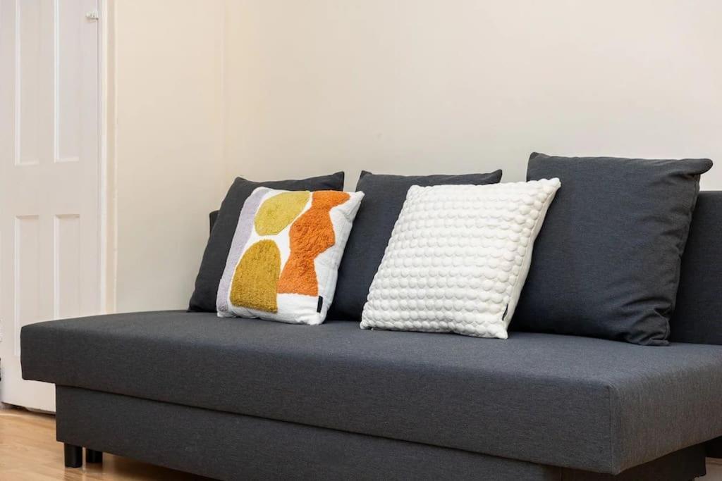Tranquil 1Br In South Bank With Onsite Parking Apartment ลอนดอน ภายนอก รูปภาพ
