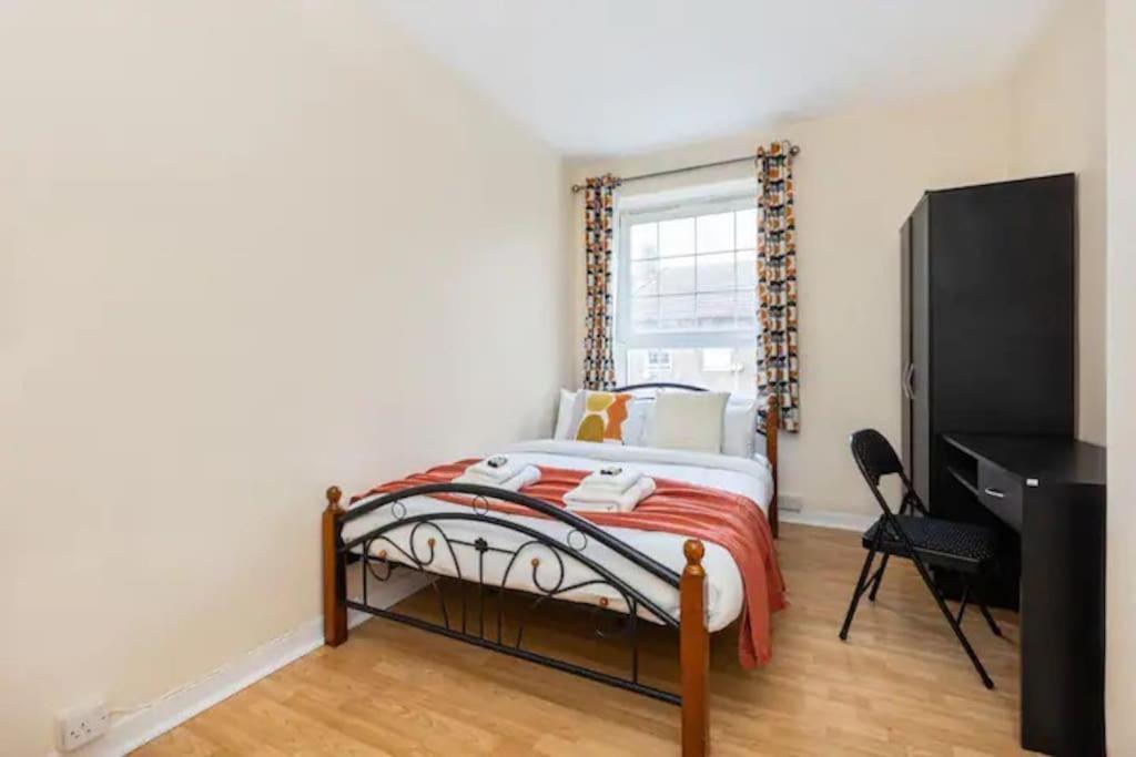 Tranquil 1Br In South Bank With Onsite Parking Apartment ลอนดอน ภายนอก รูปภาพ