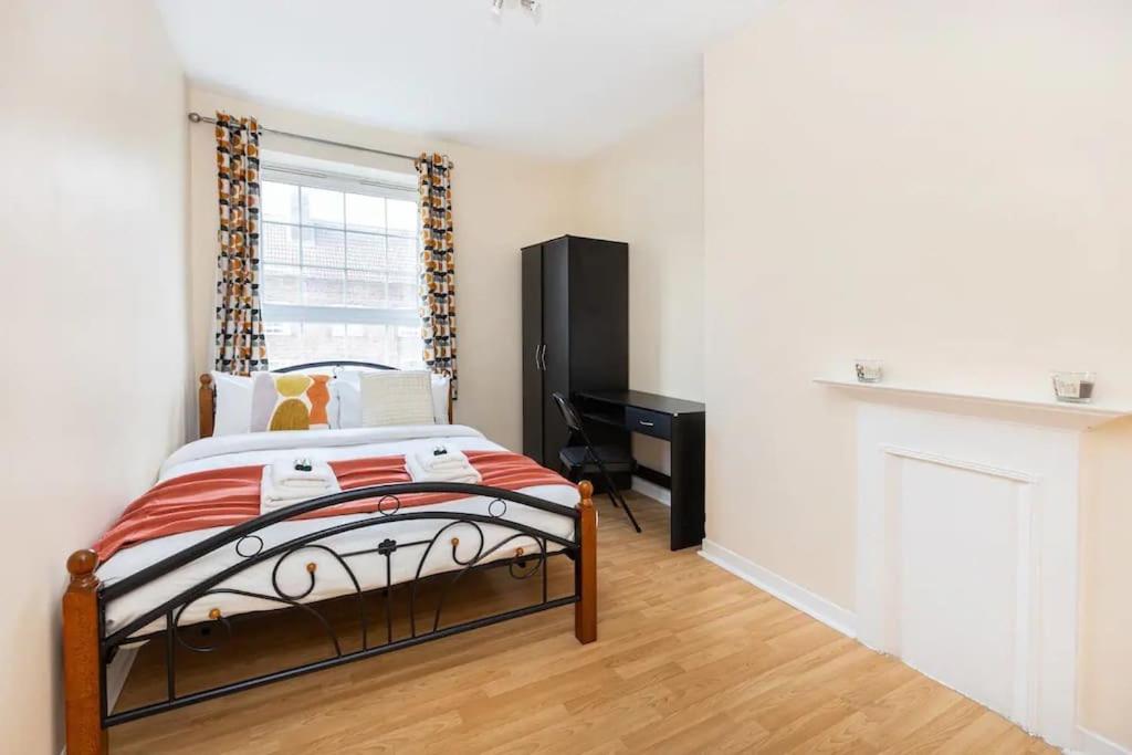 Tranquil 1Br In South Bank With Onsite Parking Apartment ลอนดอน ภายนอก รูปภาพ