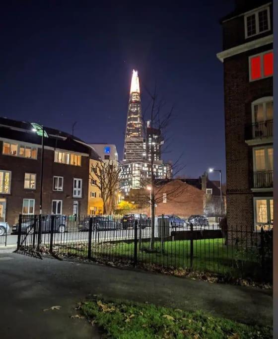 Tranquil 1Br In South Bank With Onsite Parking Apartment ลอนดอน ภายนอก รูปภาพ